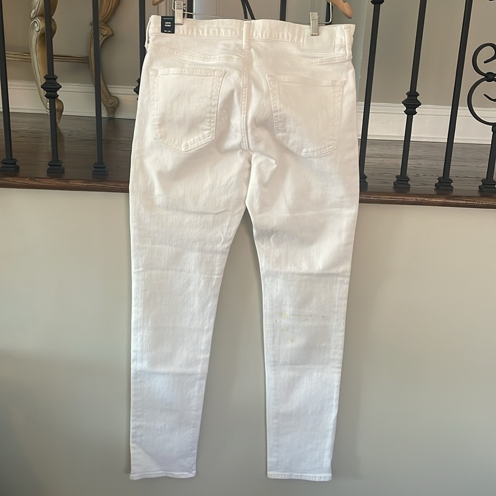 White Abercrombie fitch men’s jeans. 34W 34L
